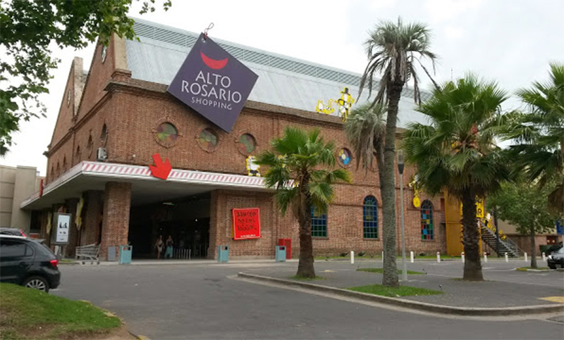 Dictaron prisión preventiva a un joven que entró por los techos y robó locales de un shopping