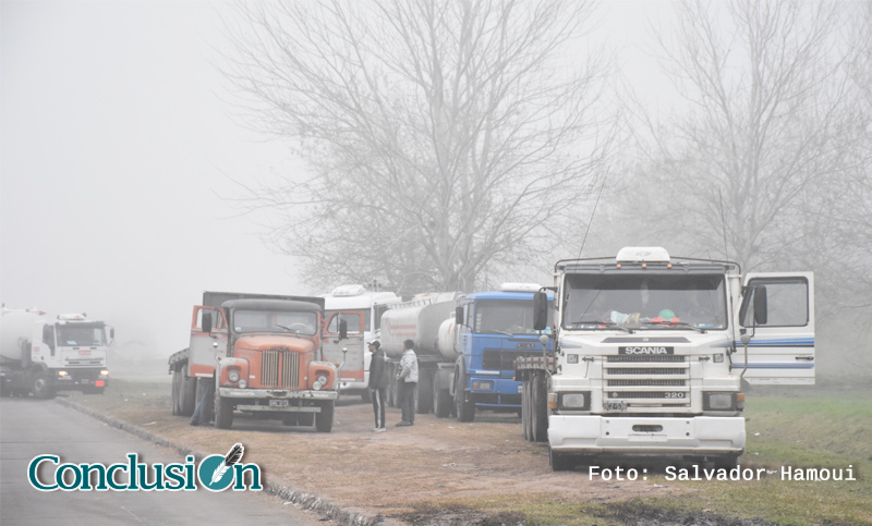 Congestión de camiones en el Puerto de Rosario por demoras en descargas