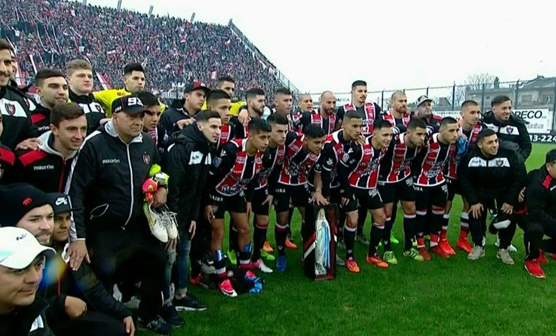 Chacarita empató pero consiguió el ascenso a la Primera División