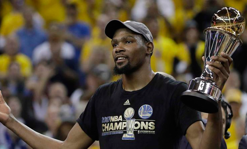 Kevin Durant y una renovación millonaria con los Warriors