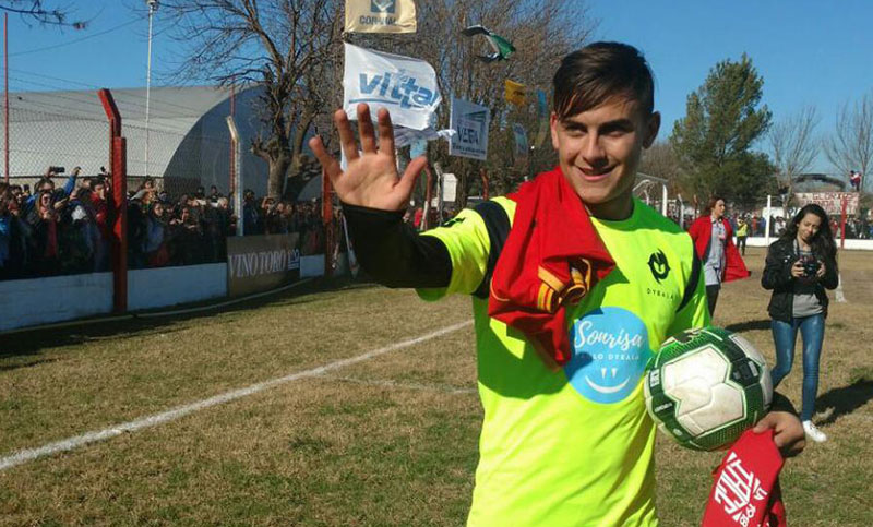 Dybala realizó un partido a beneficio en su pueblo natal