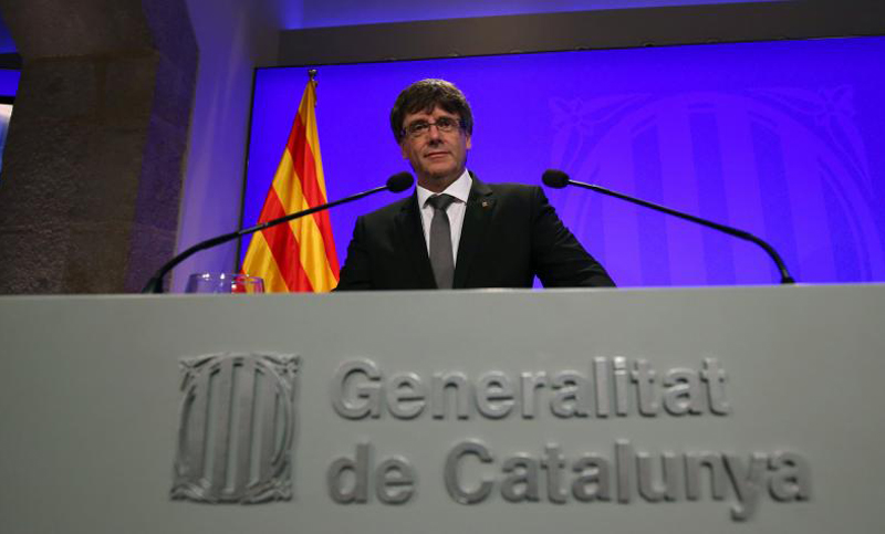 A dos meses del referéndum dimiten tres miembros del ejecutivo catalán