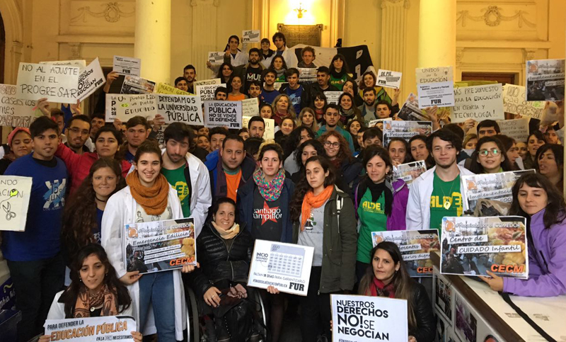 Estudiantes y docentes de la UNR, unidos en defensa de la educación pública