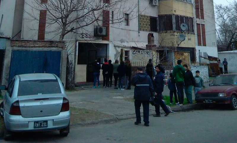 Incendio en el segundo piso de un  Fonavi en zona sur
