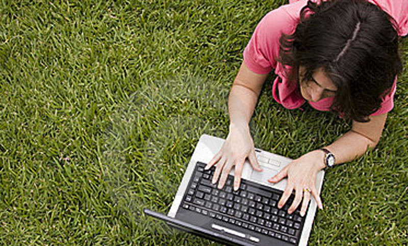 El 80% de los jóvenes en 104 países están conectados a Internet