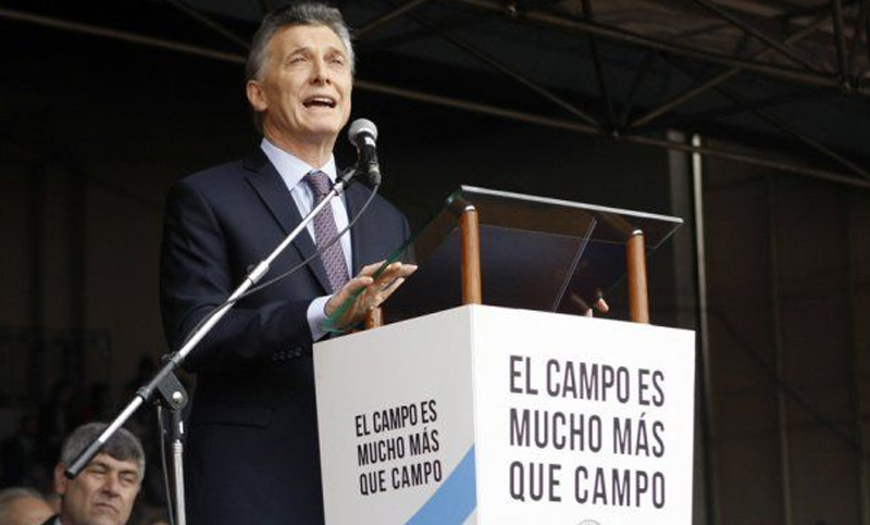 Randazzo: «En La Rural, a Macri lo aplaudían los mismos que a Menem”