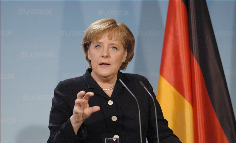 Piden a Merkel fortalecer el ejército, ya que “es momento de liderar Europa”