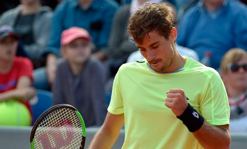 Pella se coronó en Milán por el retiro de Delbonis