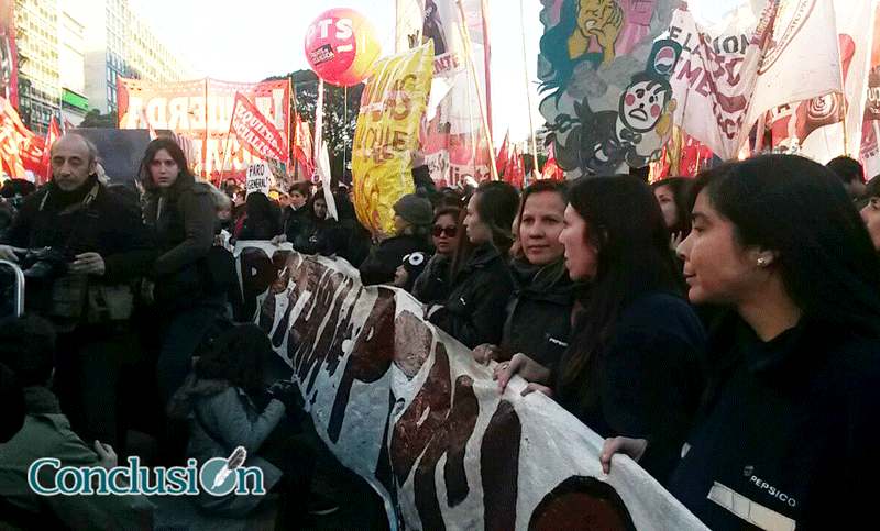 Pepsico: trabajadores despedidos marcharon desde el Obelisco al Ministerio de Trabajo