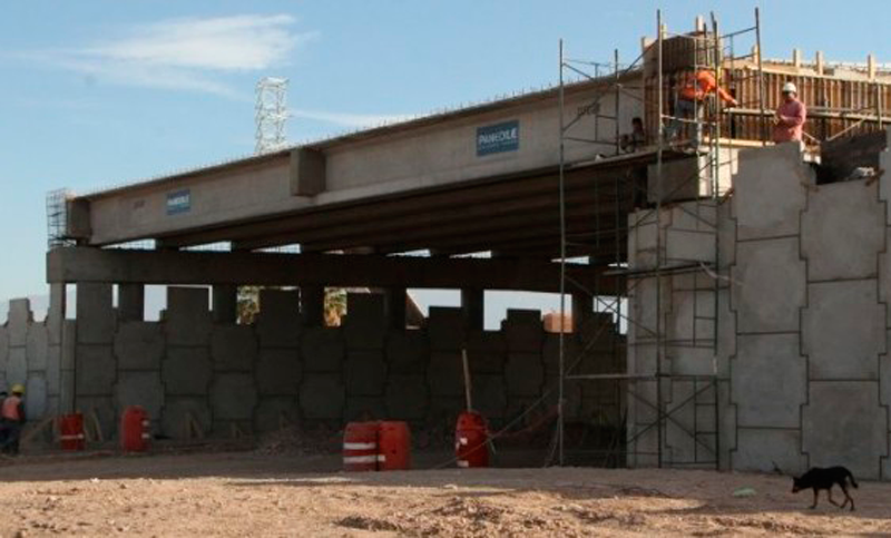 Una obra inaugurada hace un año por Macri se paralizó y hay casi 200 despidos