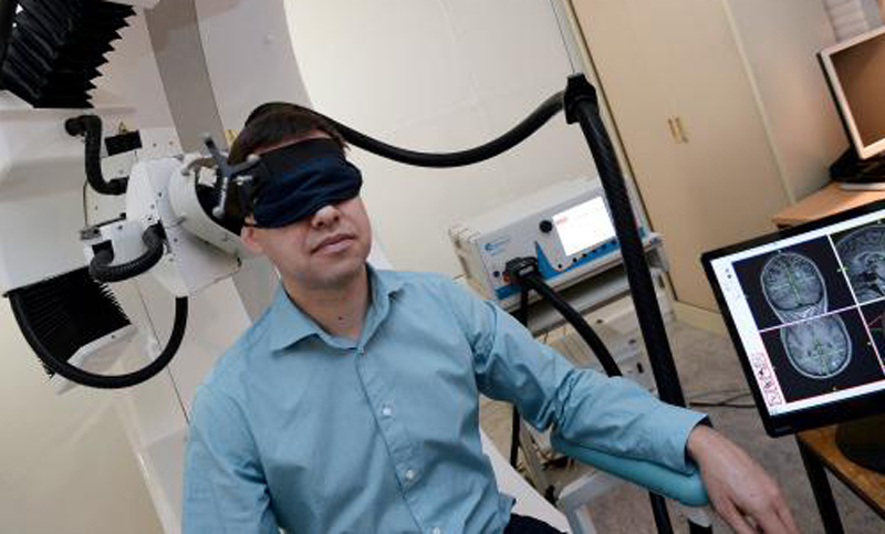 Debaten el impacto de los implantes que pueden “leer” el cerebro
