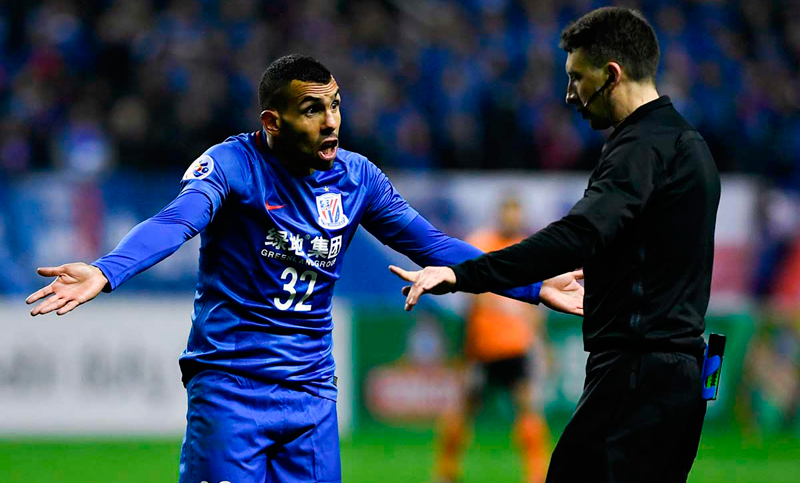 Tevez no puede hacer pie en China: su equipo sumó una nueva derrota