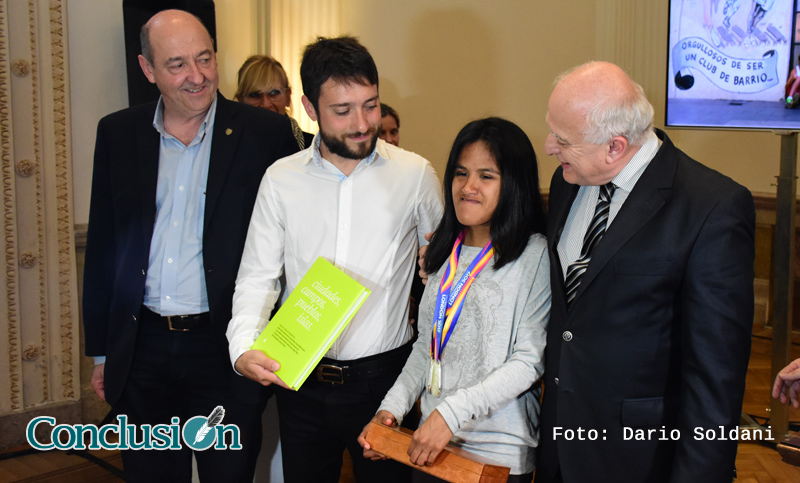 Yanina Martínez fue reconocida por autoridades provinciales