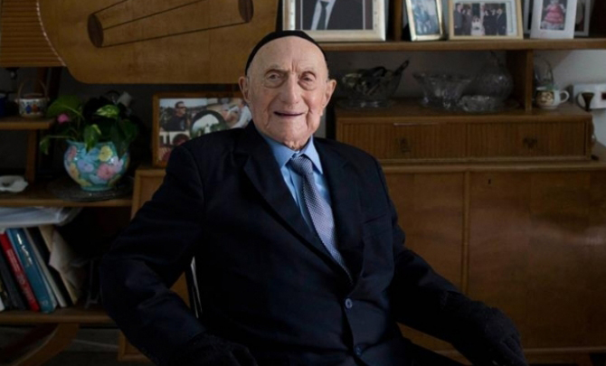 Falleció el hombre más viejo del mundo, quien sobrevivió al Holocausto