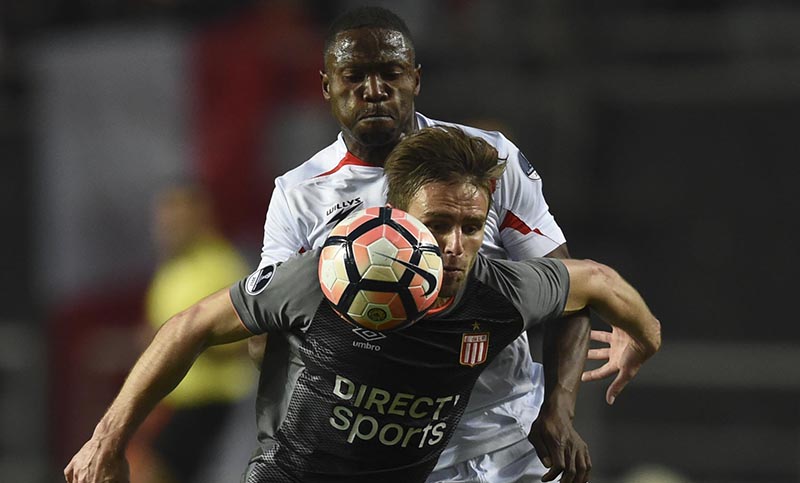 Estudiantes ganó con claridad y clasificó a octavos de final