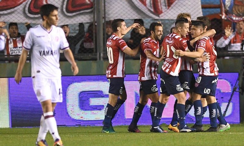 El Tatengue sorprendió a Lanús y clasificó a octavos de final
