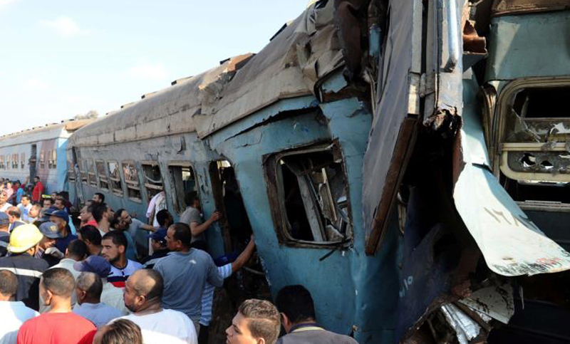 Al menos 36 personas murieron en un choque de trenes en Egipto