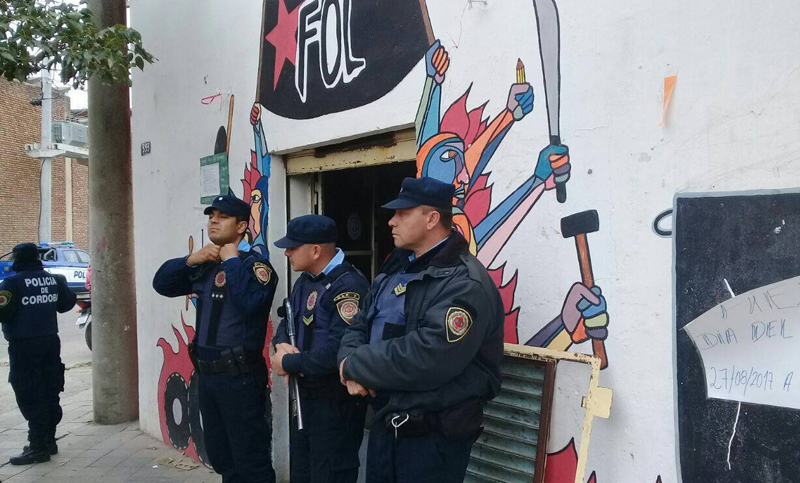 Allanan organizaciones sociales en Córdoba tras destrozos en protesta
