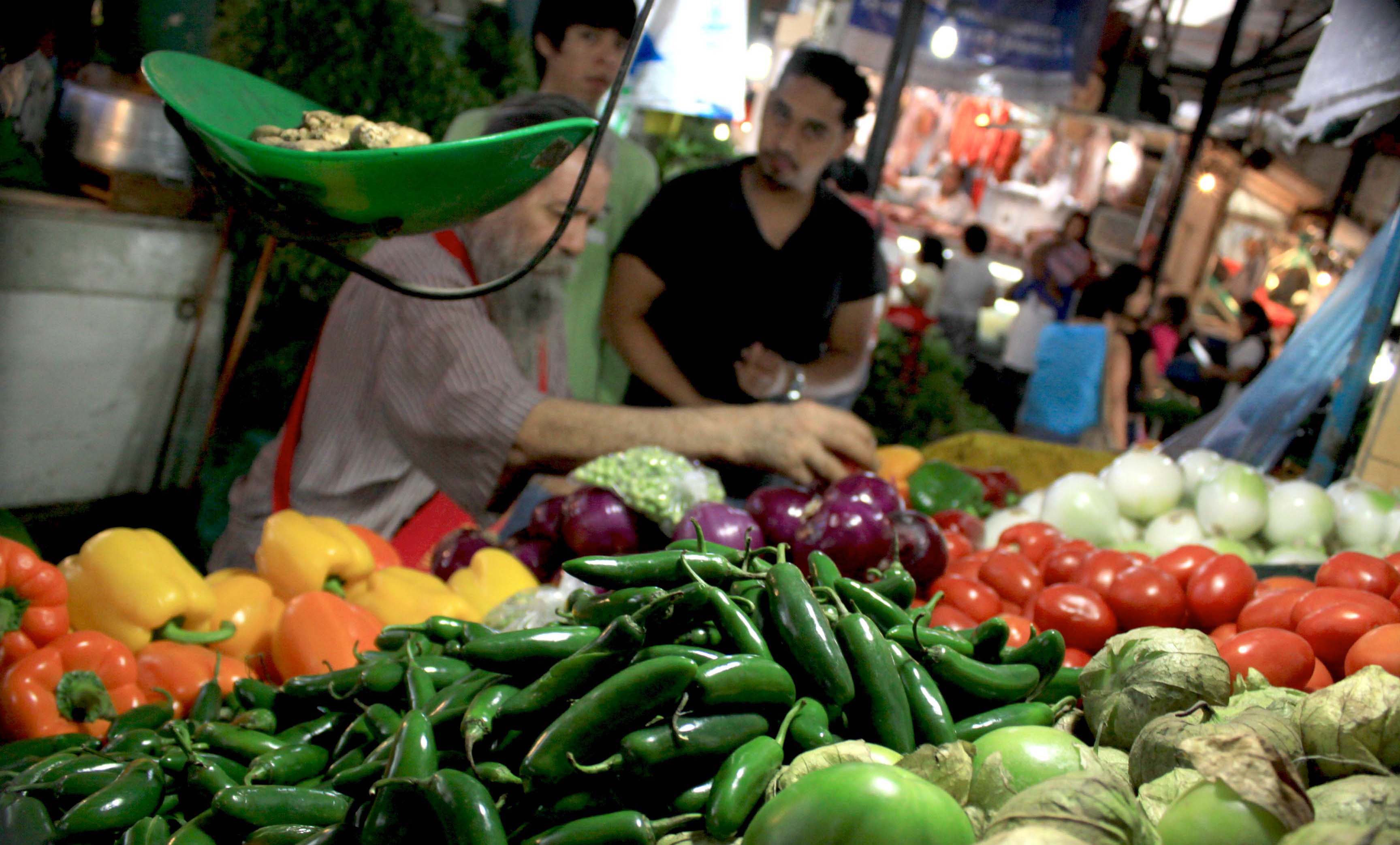 La canasta básica aumentó un 18,6 % en un año