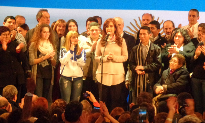 Cristina Kirchner se adjudicó la victoria y calificó de “bochorno” el recuento