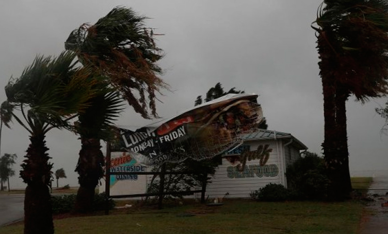 El huracán Harvey dejó un muerto y serios destrozos en Texas