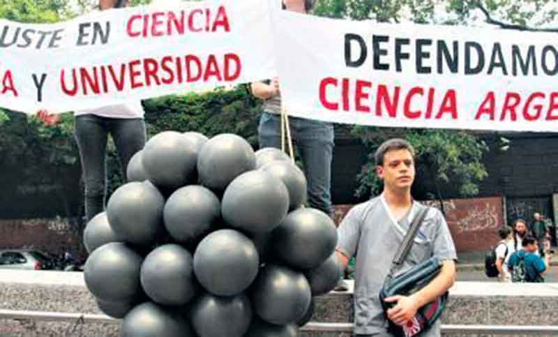 En Rosario y distintos puntos del país, científicos asistirán al «velorio de la ciencia»