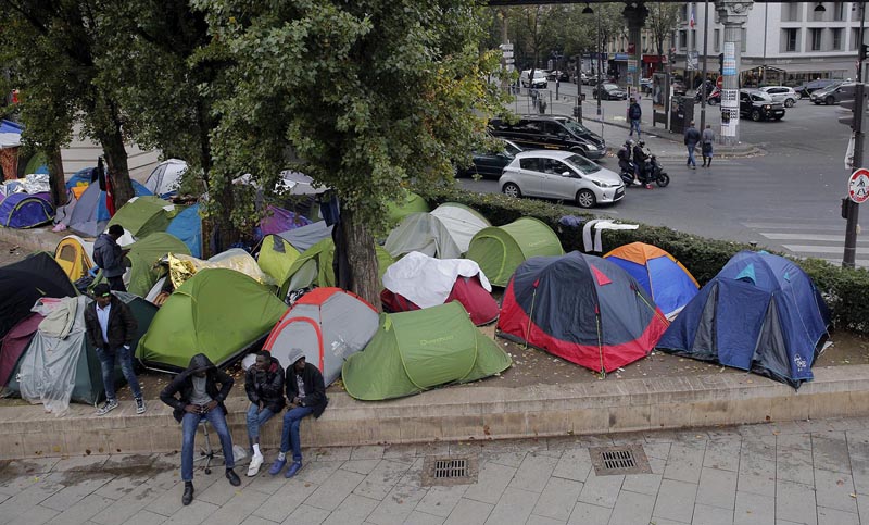 Autoridades francesas expulsaron a 2.500 inmigrantes de campamentos informales