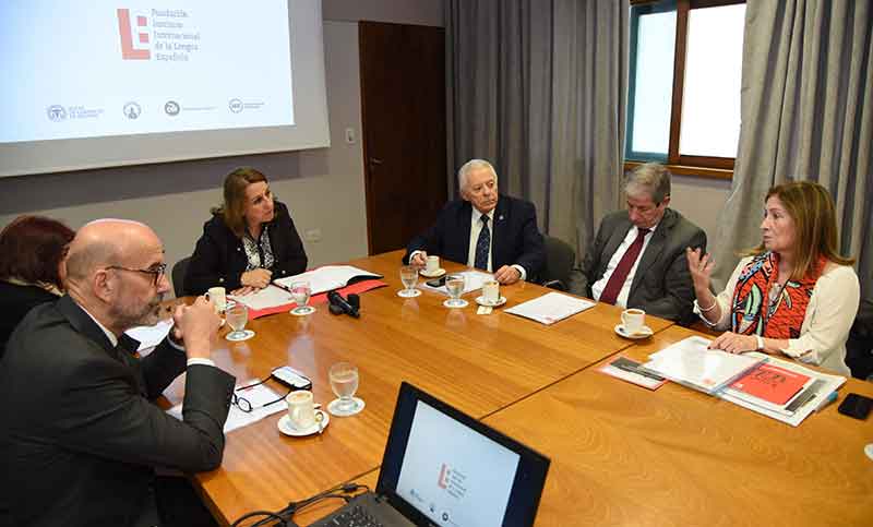 Se firmó un convenio para promover el buen uso del español en los medios