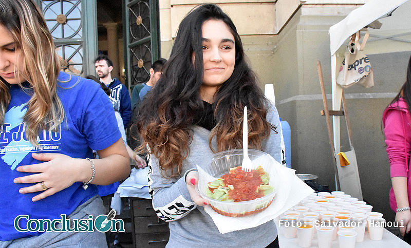 Con una raviolada popular los alumnos pidieron por un comedor universitario