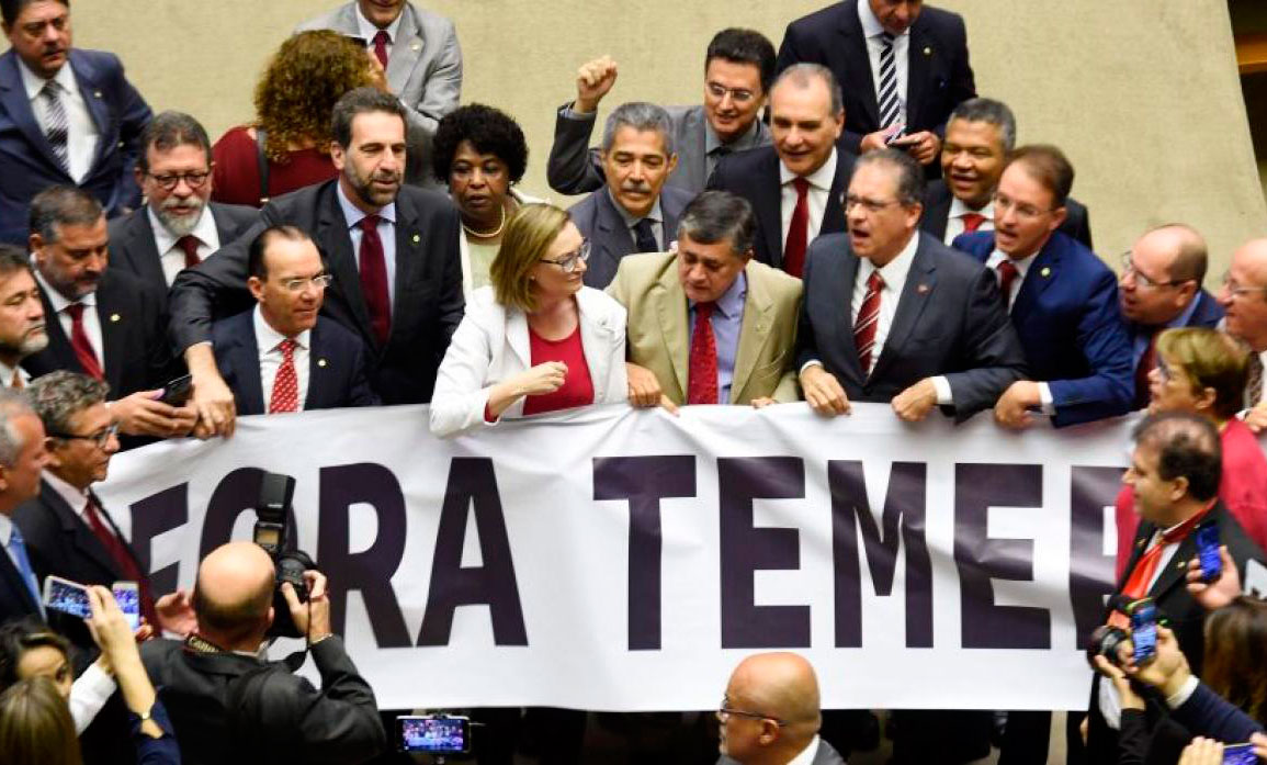 Agitado inicio de la sesión parlamentaria que puede decidir el destino de Temer