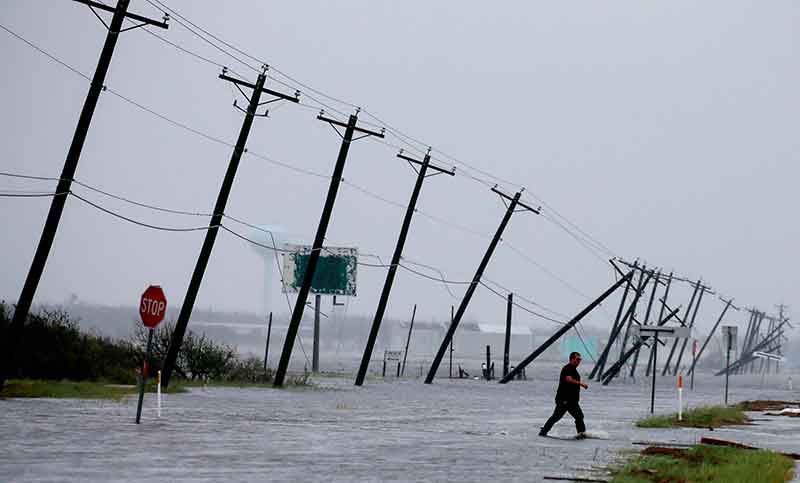 Harvey amenaza con sembrar caos en Luisiana tras devastar Texas