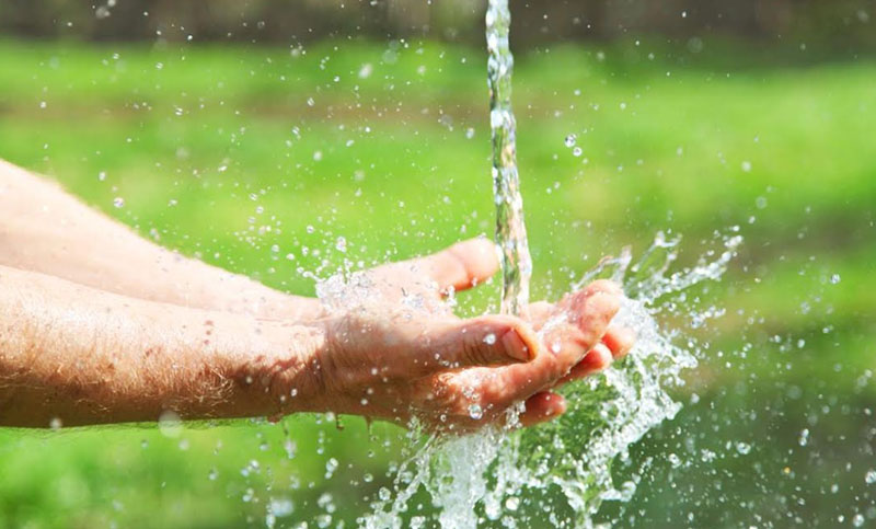 En el mundo hay más de 2.100 millones de personas que no acceden al agua potable