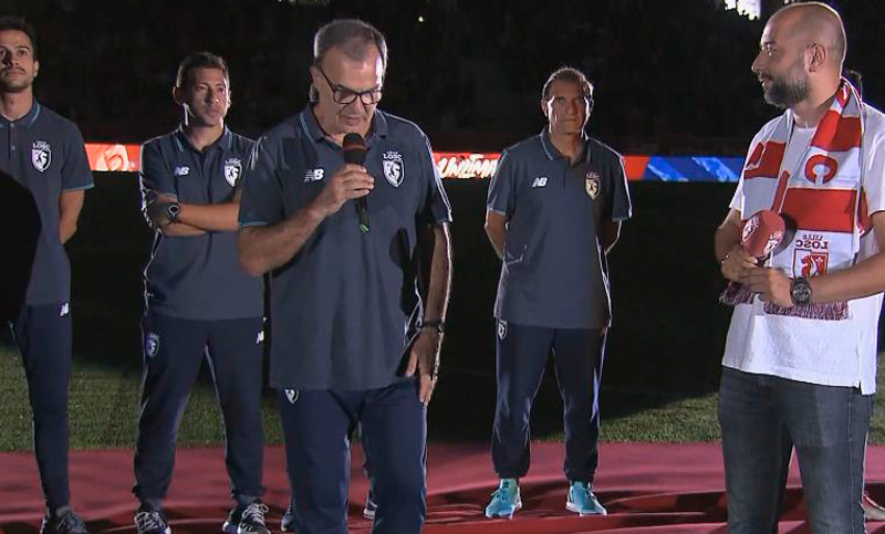 Bielsa y la hinchada de Lille, el comienzo de una historia de amor