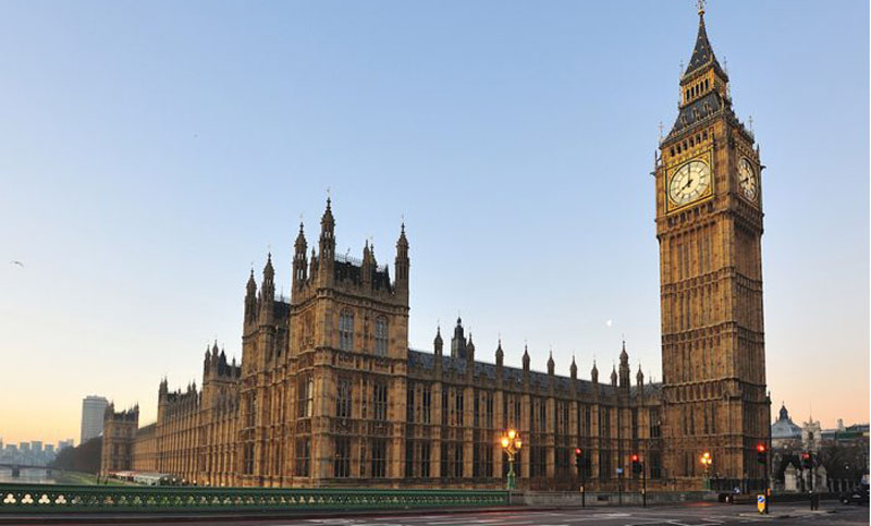 Tras las campanadas del mediodía, el Big Ben entró en un silencio de cuatro años