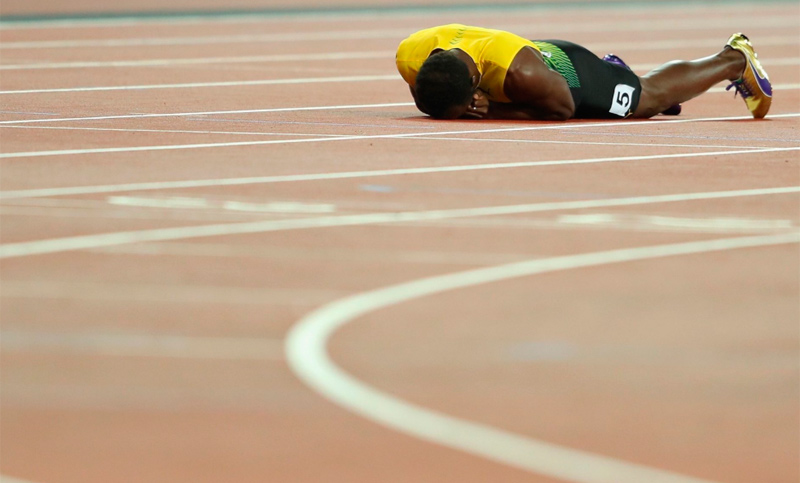 Usain Bolt se lesionó y se despidió de las pistas sin medalla