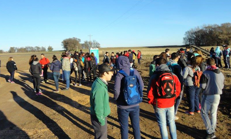 Estudiantes voluntarios cosecharon 80.000 choclos para donar al Banco de Alimentos
