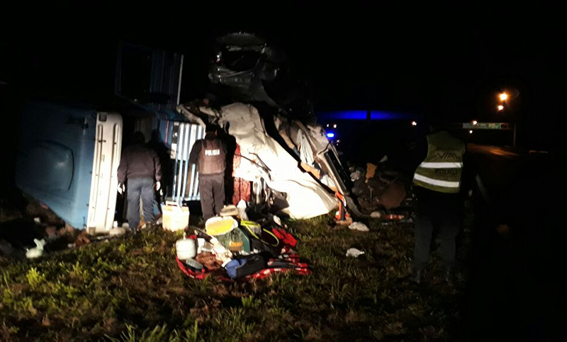 Caos en la autopista Rosario-Santa Fe tras el choque de dos camiones