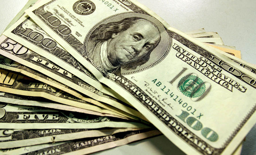 El dólar se disparó en 15 centavos a $17,90, el nivel más alto desde las Paso