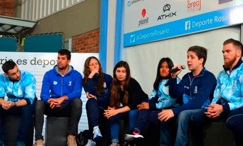 Atletas olímpicos rosarinos enseñan los valores del deporte a estudiantes