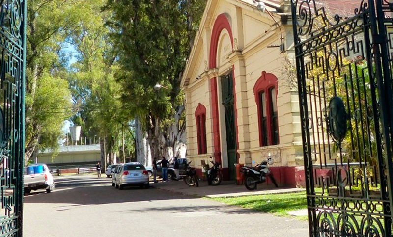 Hallan restos óseos humanos dentro de un contenedor en la ex Rural