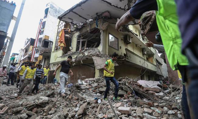 India: al menos 18 muertos al derrumbarse un edificio