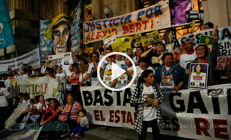 Cientos de rosarinos alzaron la voz y marcharon contra el “gatillo fácil”