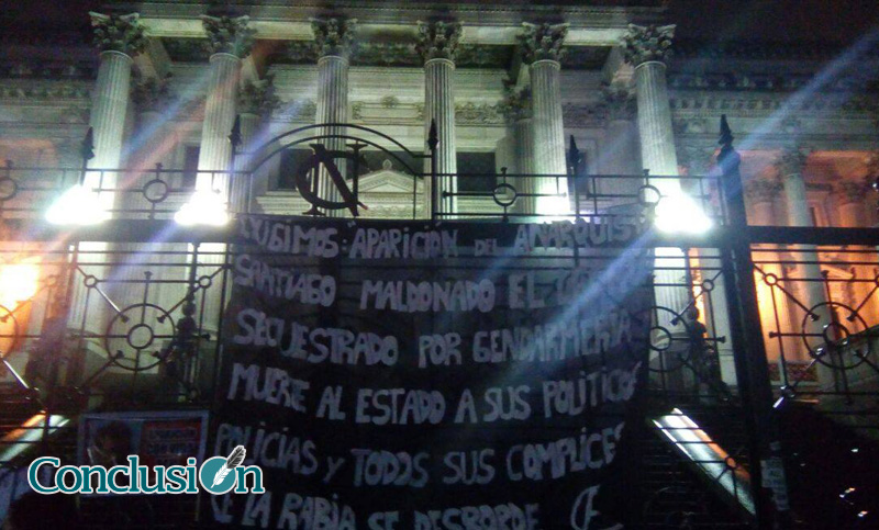 Incidentes frente al Congreso durante la marcha por la desaparición de Maldonado
