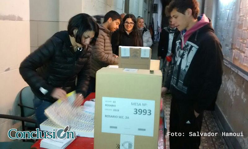 Arrancó la votación con demoras y falta de boletas para elegir diputados