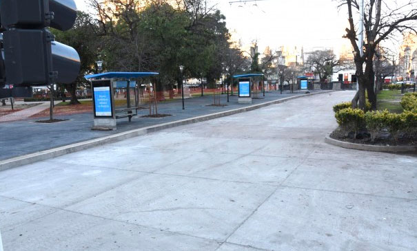 Varias líneas de colectivos cambian de parada por la nueva Plaza Sarmiento