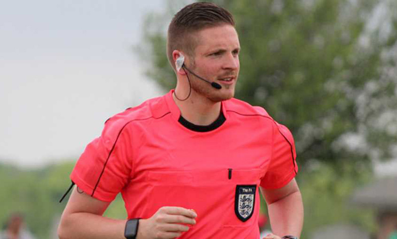 Un árbitro revela que es homosexual para luchar contra la homofobia en el fútbol