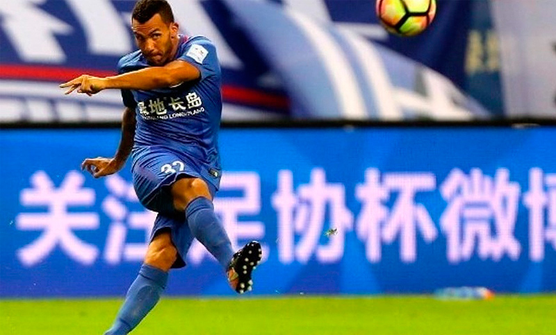 Hinchas chinos le piden a Tevez que no regrese de Argentina