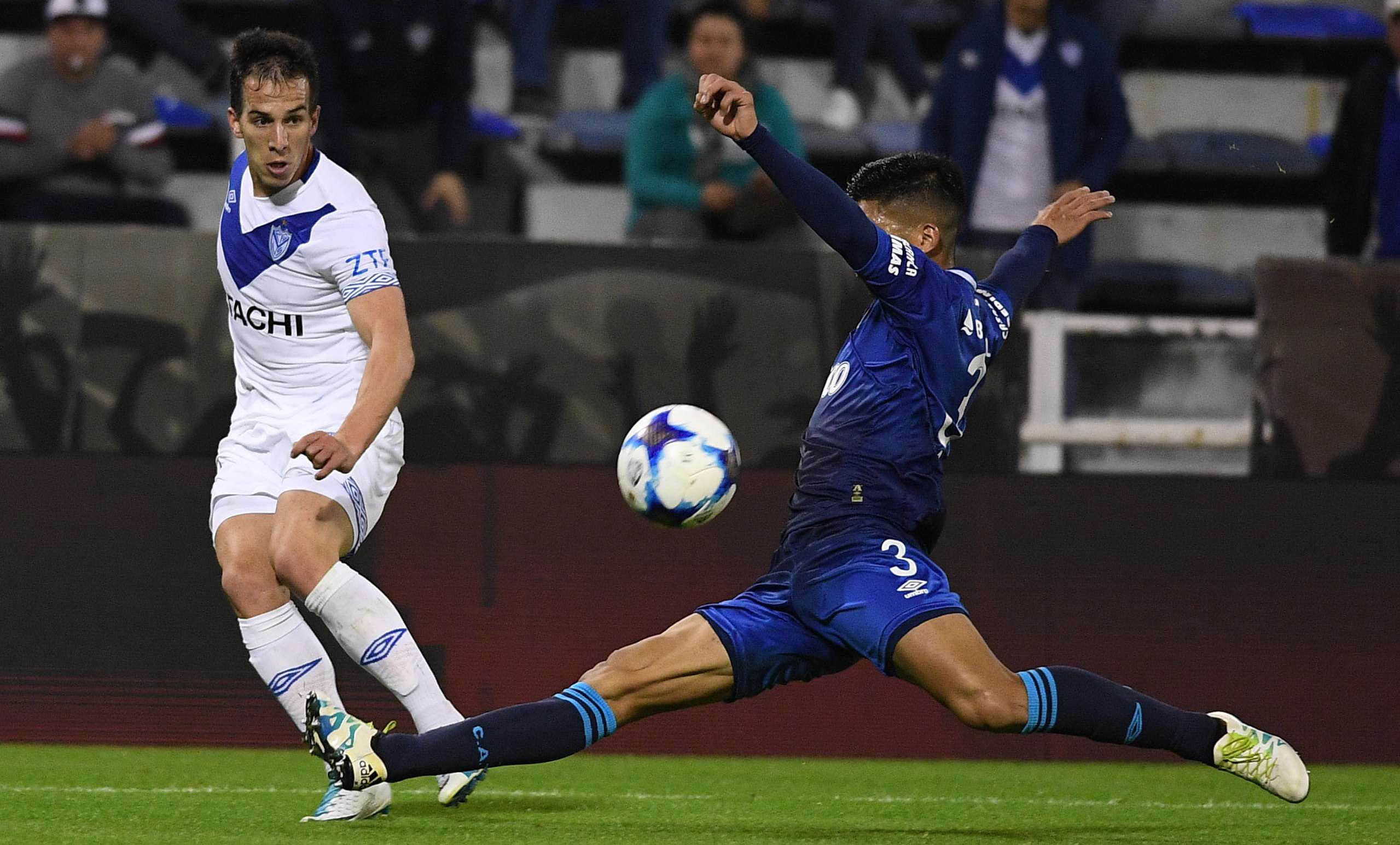 Vélez derrotó a los tucumanos y tiene puntaje ideal en la Superliga