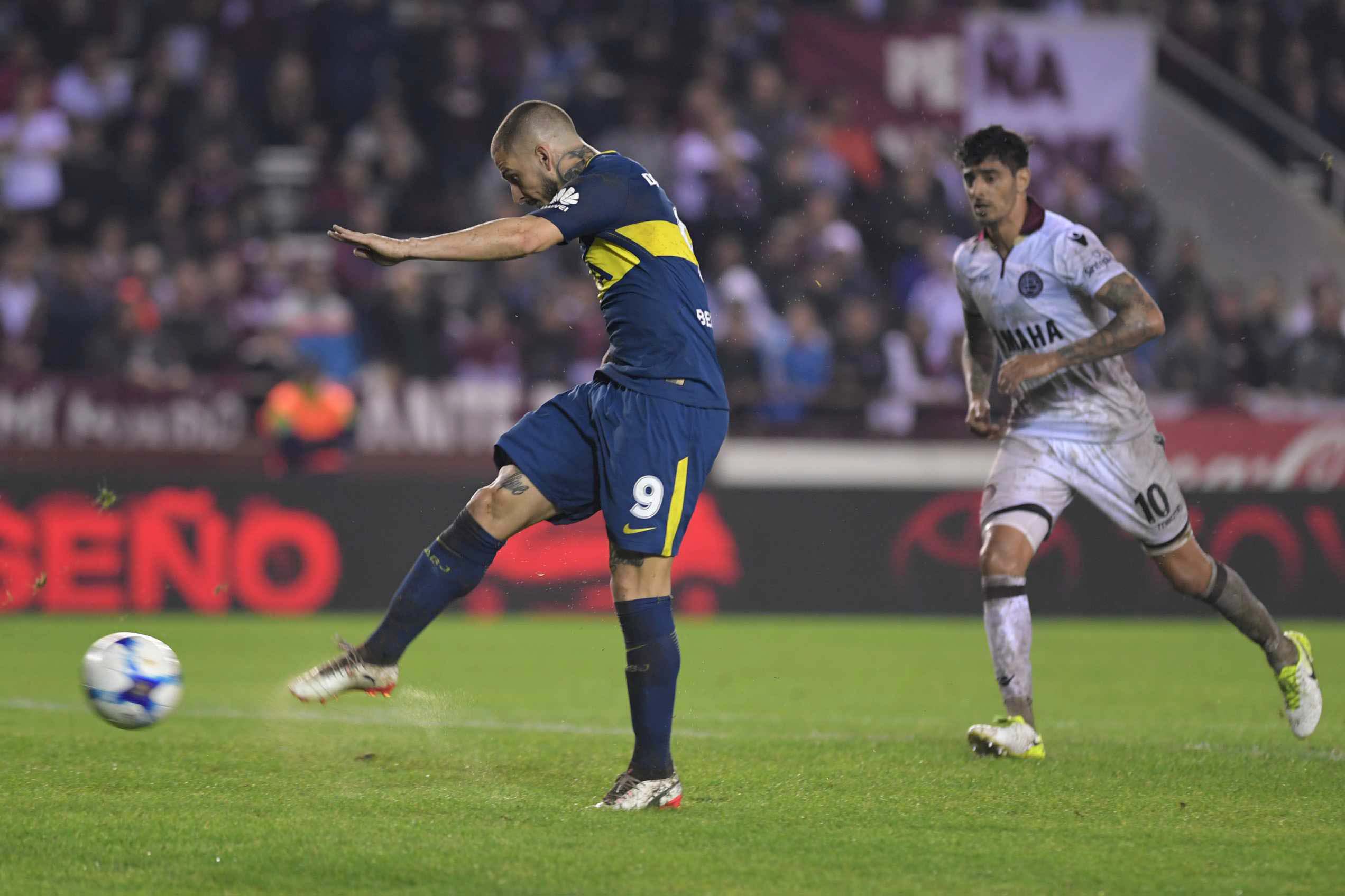 Boca hizo poco y se llevó una victoria ante Lanús