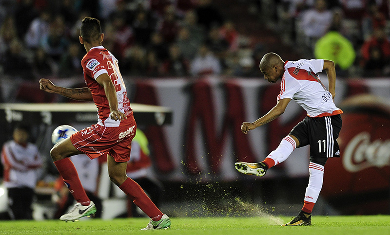River no pudo con Argentinos y quedó como único escolta
